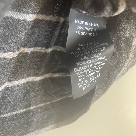 Vince Camuto Striped Grey 3/4 Sleeve Top - Picture 4 of 4